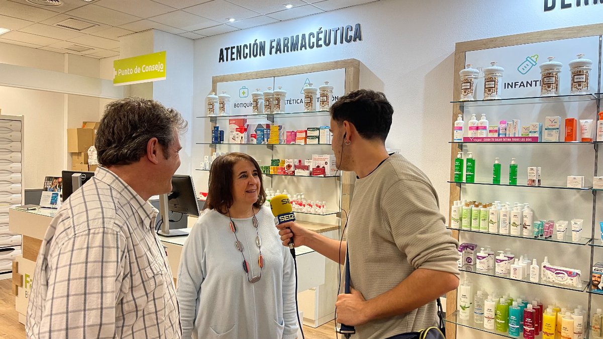 <a href="/SER_MadridOeste/">SER Madrid Oeste</a> entrevista a nuestro decano, <a href="/cgoicogar/">Carlos Goicoechea #SEDolor26</a>, y a Pilar Carrasco, coordinadora del Grado, para hablar del Aula Simulada de #FarmaciaURJC. Entrevista realizada x Jorge Sobrino, <a href="/jotasobri10/">Jorge sobrino</a>, estudiante de Periodismo y CAV de la <a href="/urjc/">URJC</a> 👏 
open.spotify.com/episode/2YNR4z…