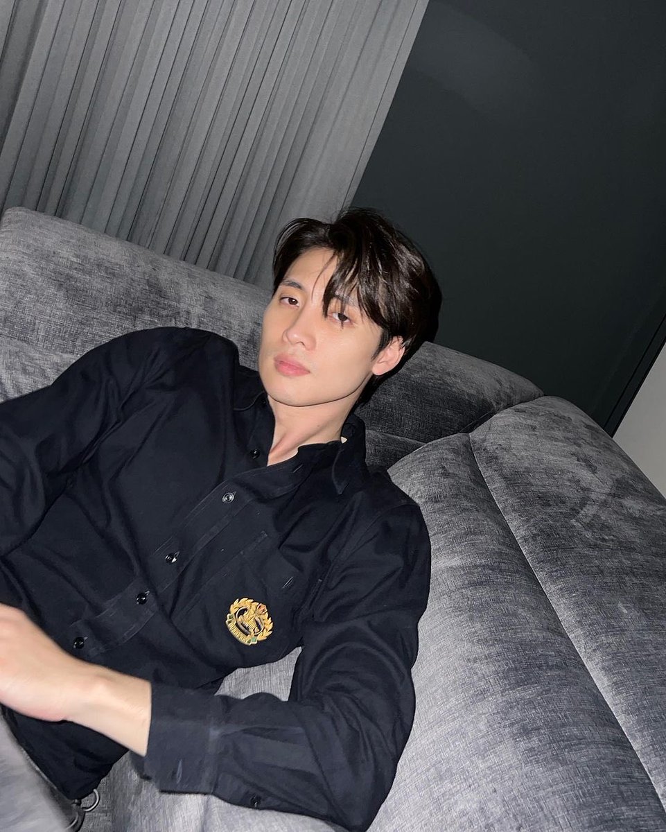 4MEANfc's tweet photo. Mean IG Update: 31.1.2024
IG: @ m34nismind 

กลางดึกที่ยังไม่ได้สระผม เหนียวเหลือเกิน

#MeanPhiravich 
#MeanTro https://t.co/uZYMGFEYFO