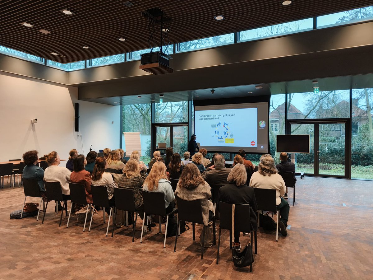 Samen met @Gemeente_BoZ, @gem_roosendaal en hun kernpartners (@bibliotheekwb, onderwijs, kinderopvang, welzijn e.d.) werkten we vandaag aan een gemeenschappelijke gezinsaanpak geletterdheid. Met de focus op samenwerking en het ontwikkelen van een gezamenlijk plan. #theoryofchange