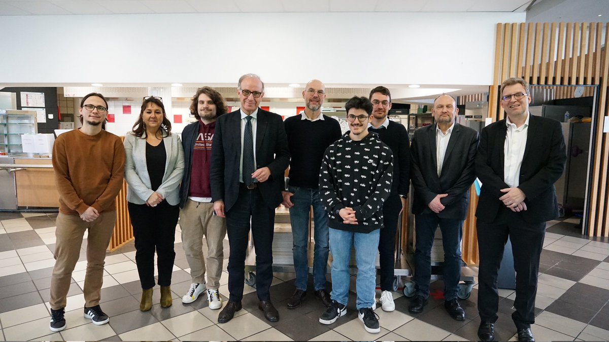 Claudio Galderisi (@galderisiclaud1) on Twitter photo Après le <a href="/Crous_Bordeaux/">Crous de Bordeaux-Aquitaine</a> et le site de Brive d'@unilim, déjeuner avec les étudiants de l'<a href="/IUTunivpoitiers/">IUT Poitiers-Niort-Châtellerault</a> au <a href="/crous_poitiers/">CrousPoitiers</a>, à Châtellerault. Le repas à 1€ est pour les boursiers et les étudiants en situation de précarité dans tous les sites universitaires de <a href="/RANouvAquitaine/">Région académique Nouvelle-Aquitaine</a>. Après le <a href="/Crous_Bordeaux/">Crous de Bordeaux-Aquitaine</a> et le site de Brive d'@unilim, déjeuner avec les étudiants de l'<a href="/IUTunivpoitiers/">IUT Poitiers-Niort-Châtellerault</a> au <a href="/crous_poitiers/">CrousPoitiers</a>, à Châtellerault. Le repas à 1€ est pour les boursiers et les étudiants en situation de précarité dans tous les sites universitaires de <a href="/RANouvAquitaine/">Région académique Nouvelle-Aquitaine</a>.