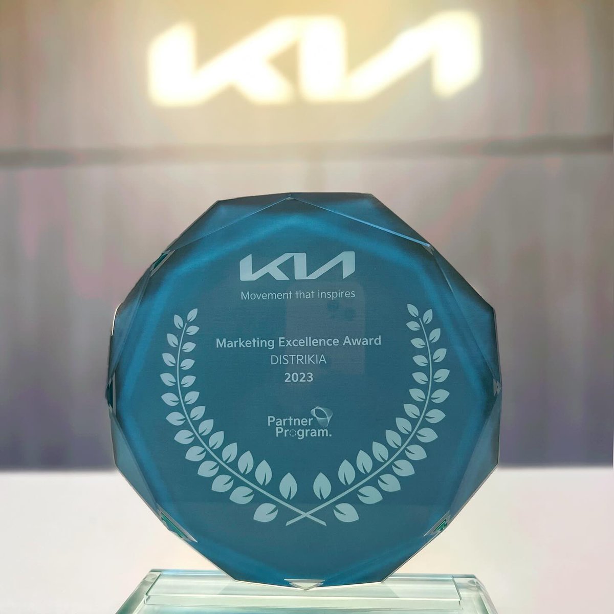 Distrikia's tweet photo. Nuestro equipo de mercadeo fue galardonado por KIA COLOMBIA como el mejor equipo 2023.

El marketing excellence awards KIA se quedó en DISTRIKIA ¡Felicitaciones por el gran trabajo, equipo! https://t.co/ilf9rvyNK6