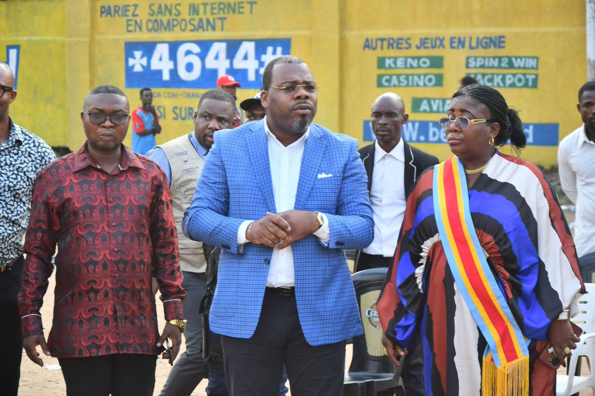 Int_Prov_Kin's tweet image. 30.01.23 : Le Ministre Provincial de l’intérieur, a assisté à la destruction par les services attitrés de la cargaison des liqueurs en sachet saisie lors d’une itinérance et a sollicité le concours de l’OCC et la DGDA en vue d’une meilleure sécurisation des Kinois.