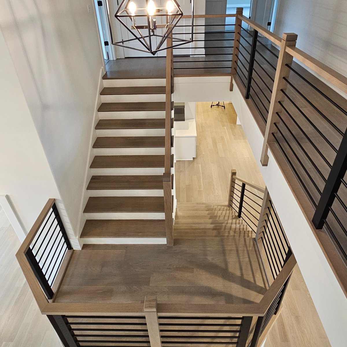 We're loving this modern #staircase in one of our #newhomebuilds! #newhome #newhomedesign #newhomebuilder #newhomeconstruction #newconstruction #homebuilder #homeconstruction #customhome #customhomebuilder #customhomebuild #newhomebuild #staircasedesign