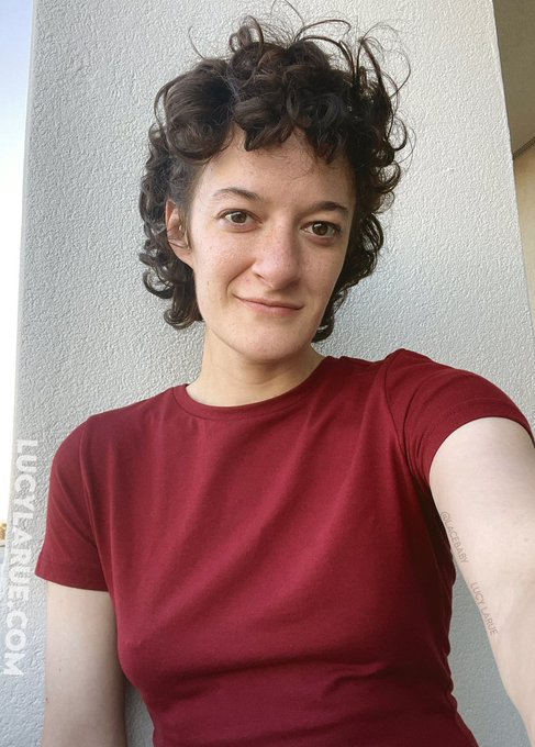 This selfie is about my nipple piercing https://t.co/tpheclcCFn