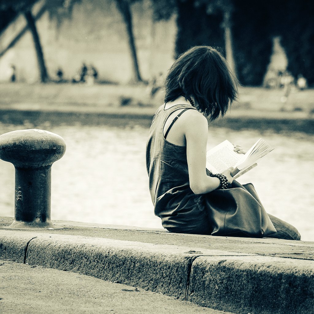 EdicionesPasser's tweet image. Miércoles de lectores:
Queremos curiosear vuestros vicios, costumbres  y manías... ¿Cómo  disfrutáis más de la lectura?

Por aquí preferimos los días fríos con una mantita en el sofá y al ladito de la ventana.
¿Y vosotros? Contadnos, contadnos.

#lectores #sofaymanta