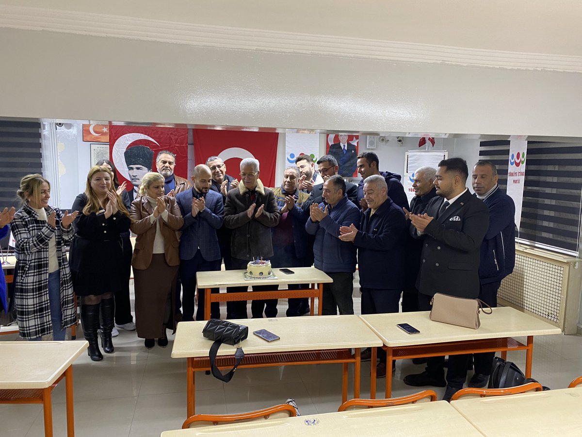 Bu hafta ki İl olağan toplantımızda değerli dava arkadaşlarım şahsımı onore edip doğum günümü kutladılar. İyi dilekleri için teşekkür ederim.