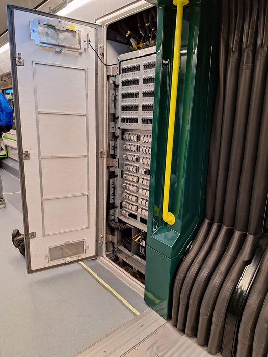 TallITGuy's tweet photo. @REMgrandmtl Need to work on your physical security #rem https://t.co/IvaZ9JUZVN