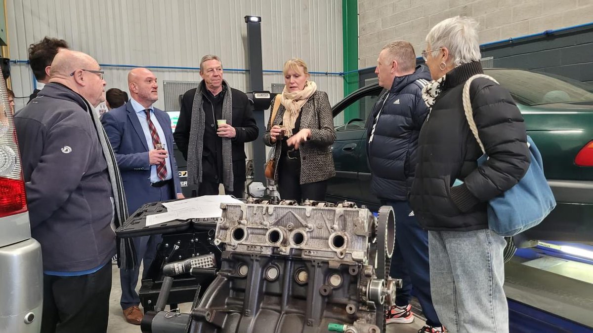 MadyDorchies's tweet photo. À l’Ecole de production automobile à #orchies .
Fière que @hautsdefrance ait également apporté son soutien.

Ce modèle unique favorise la réussite scolaire et l’insertion de milliers de jeunes. 
#ecoledeproduction
@hautsdefrance @xavierbertrand https://t.co/VD7QLvWXWu