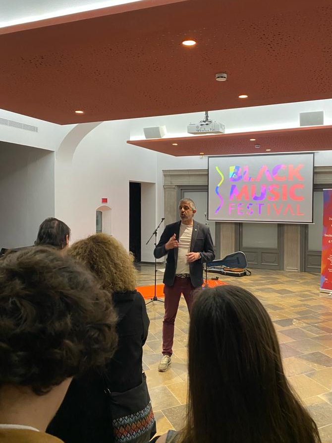 🎤Aquest vespre des de <a href="/ViladeSalt/">Ajuntament de Salt</a> no ens hem perdut la presentació del <a href="/blackmusicfest/">blackmusicfestival</a> 2024 que arrenca en pocs dies. Hi ha pres part el tinent d'alcalde de cultura, <a href="/tonividalsastre/">T Vidal Sastre 🎗🎗🎗🎗</a>,  i és que la <a href="/salalamirona/">LA MIRONA</a> de #Salt acollirà una bona colla de concerts 🔝
⚠️No us els perdeu!