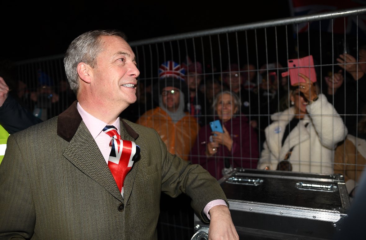 Some shots from 4 years ago today, on stage, #BrexitDay 🇬🇧

@Nigel_Farage @TiceRichard #BrexitBenefits #Brexit