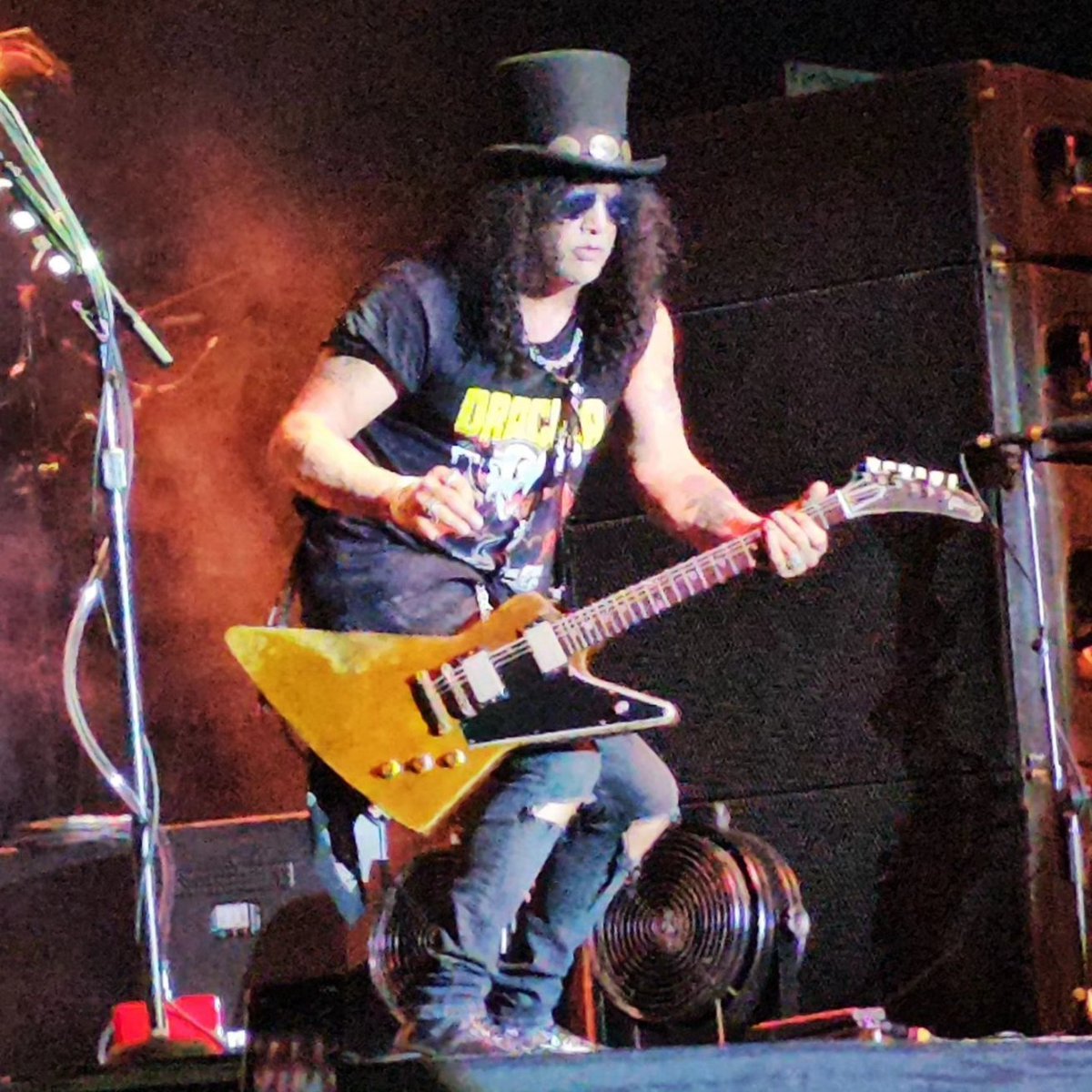 addict_slash's tweet photo. #Brazil #belohorizonte 🇧🇷 #arenahall #theriverisrisingtour 2024 @slash feat @MylesKennedy and #TheConspirators @brentfitz @franksidoris @todddammitkerns #BrentFitz #toddKerns #frankSidoris #MylesKennedy #Slash #smkc 📷 marinho Avendanha ©️ https://t.co/ZMDCMRwWUM
