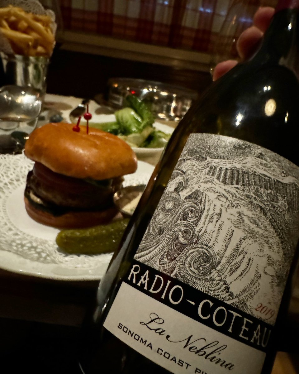 Against the harshness of the world, there is but one recourse: At the cozy #CornerBar , the off-menu burger (ordered with both remoulade and au poive sauces) with the silky, generous, medium-full, pomegranate-Meditterean herb-floral Radio-Coteau 2019 La Neblina %Pinot Noir.