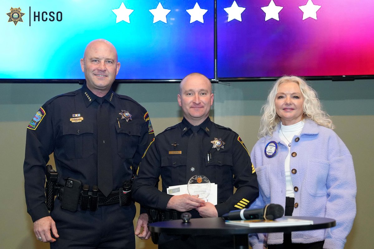 Congratulations to <a href="/hcsotn/">Hamilton County Sheriff's Office - TN</a> Training Sergeant Jeremy Durham for receiving the Hamilton Place Rotary's prestigious 'Service Above Self' Award. Sgt. Durham is responsible for our Office of Training &amp; Professional Standards. 

For more info, visit: hcsheriff.gov/pressreleases/…