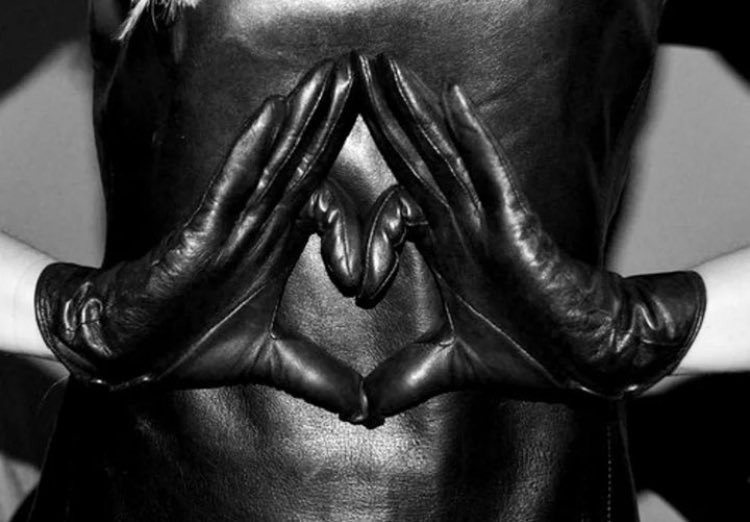 Repost if you ❤️ #leathergloves 
<a href="/Glovesub/">G_Love</a>
