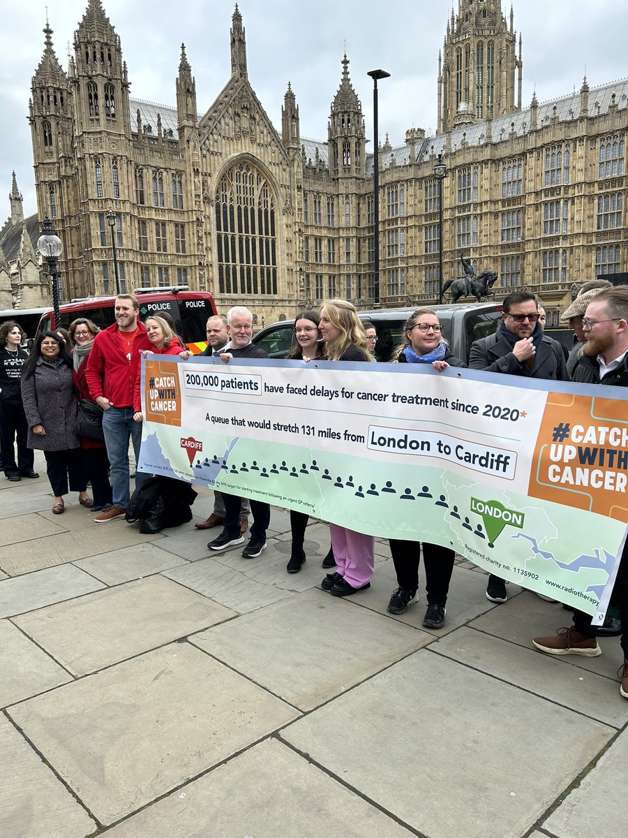 The UK needs a dedicated cancer plan.
Today we supported the #CatchUpWithCancer campaign at the #HousesofParliament 
>50 Parliamentarians joined >20 cancer charities/patients united in the aim: to get ahead of the UK cancer crisis & fight for better outcomes.
>220,000 cancer pts…