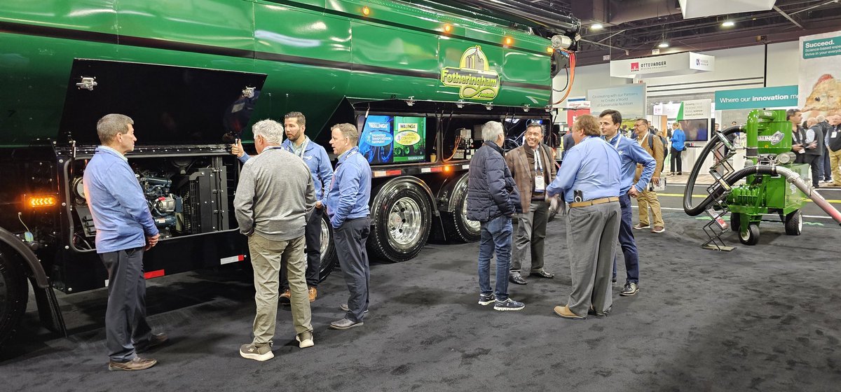 Day 2 at @ippeexpo was even busier than yesterday. Thanks to everyone that stopped by the #walinga booth. #onelegendarytrailer #toughtobeatinthelongrun