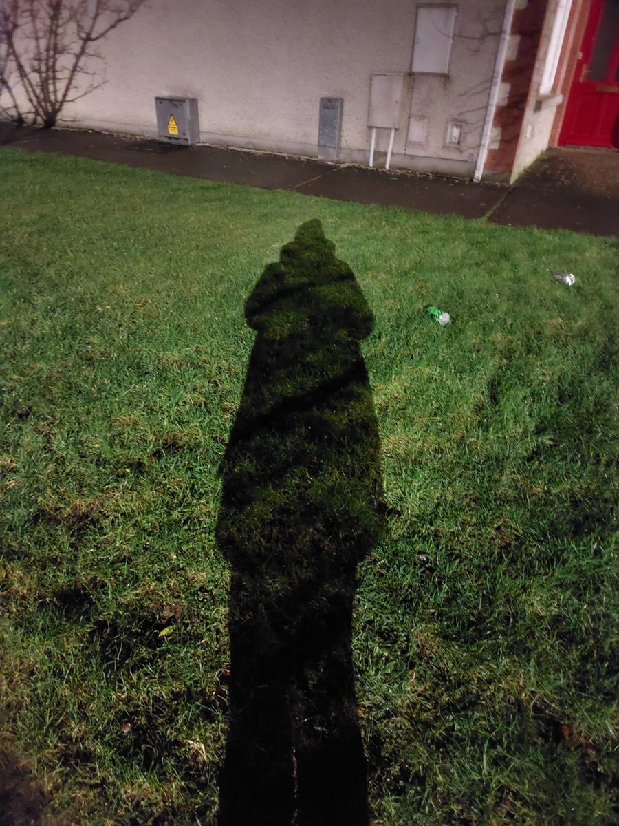 suzeewong's tweet image. Day 31 #100daysofwalking Jeez, what a day, head down &amp;amp; onwards 🌬️🌧️ (1 pic)

“…….and the wind blows a bitter cold, Man holds a mystery someone else holds the key….” 🔐 #randomlyrics 

Long ass January &amp;amp; Long ass week &amp;amp; it’s only Wednesday😩 #Cheers #COYS 
#finalchapter