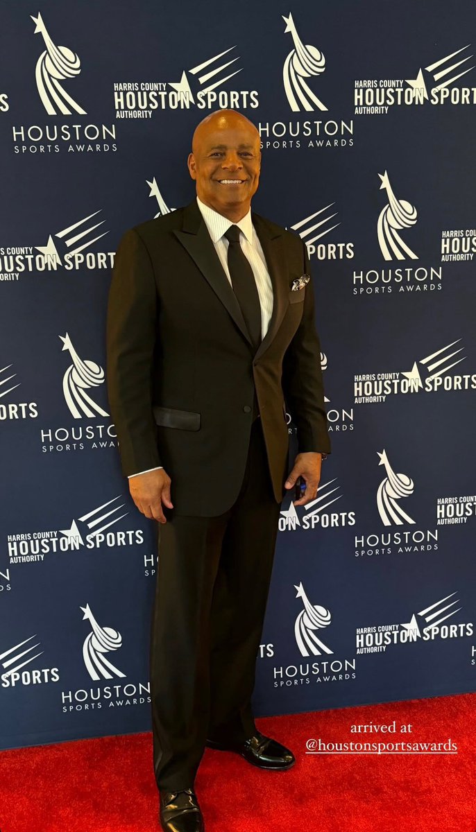 🏈 Congratulations to my former QB, teammate and #GearUpTN ambassador, @WMoon1 on his well deserved induction into the 2024 Houston Sports Hall of Fame! Warren you are a true legend on and off the field. 🏆 #NFLAlumni #NFLATennessee 📸: #HoustonSportsHOF