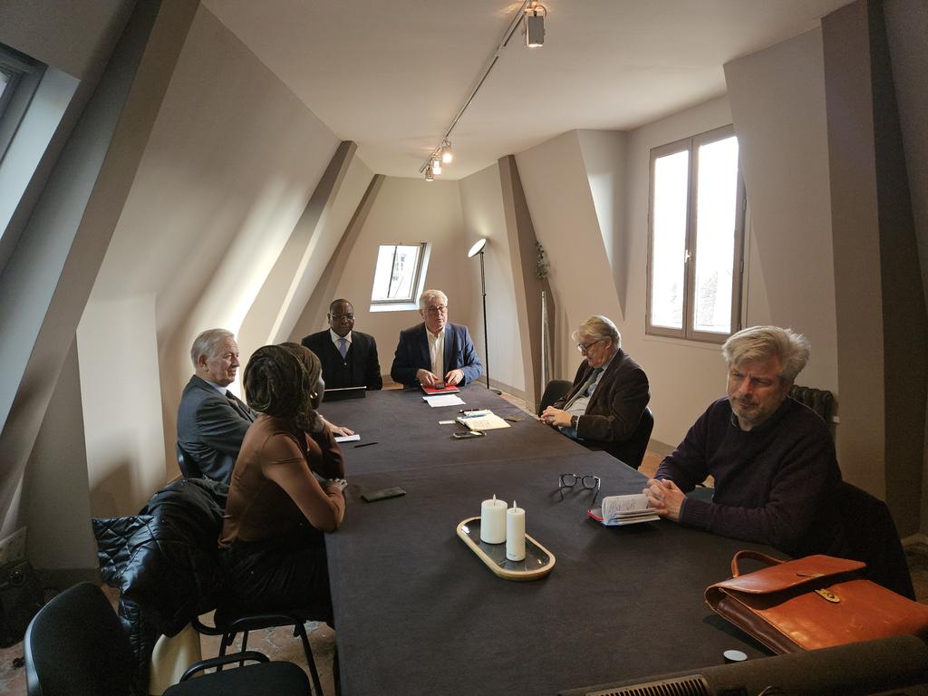 ndiayemankeur's tweet photo. A la réunion du Club de réflexion #O2A( Objectif Afrique Avenir) ce 31/01/24 à Paris sur la situation au Sahel et les processus électoraux dans la région avec  M.Michel Roussin ancien ministre français de la coopération et  M. Martin Ziguelé ancien PM de la #Centrafrique https://t.co/JDVgrmp2rZ
