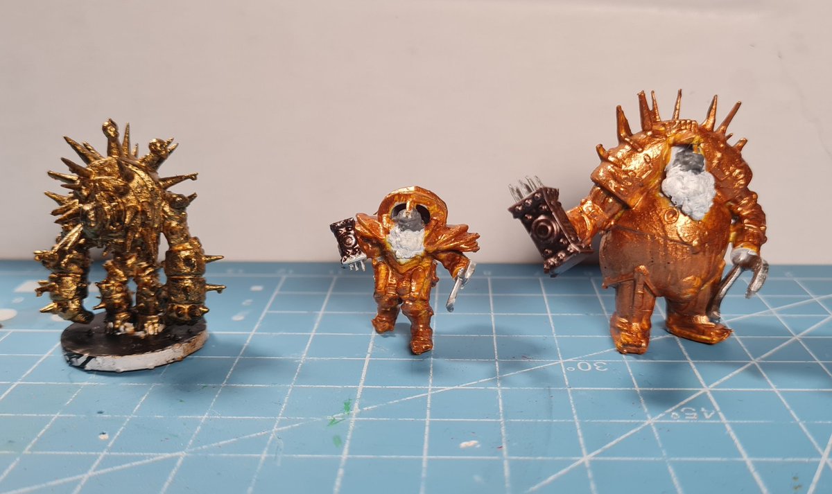 Kahitri's tweet photo. DnD miniatures with finishing touches pt.2 https://t.co/F6QbznfnhG
