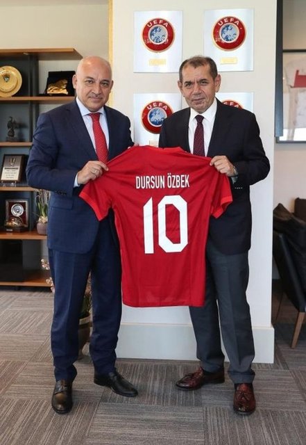 Levent'te 1 hafta içerisinde gizli kapaklı 2 kez biraraya geldiğiniz iddia ediliyor.

Toplantının amacı, içeriği hakkında kamuoyuna açıklama yapmak zorundasınız <a href="/TFF_Org/">TFF</a> 

2023-24 sezonunun adı #LeventSezonu olarak anılacaktır