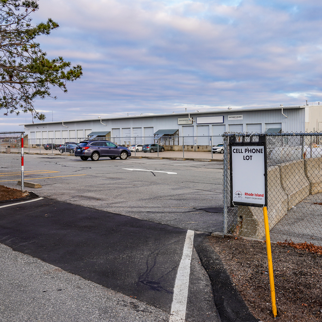 IFlyRhodeIsland's tweet photo. 📣 The new location of our free cell phone waiting lot @ 2200 Post Road is now open &amp; just a 1️⃣ min drive to the passenger pick up area! We are asking visitors to begin parking in the new location starting today, leading up to 1/9 when the old lot will no longer be accessible. https://t.co/KEQQ3lvREa