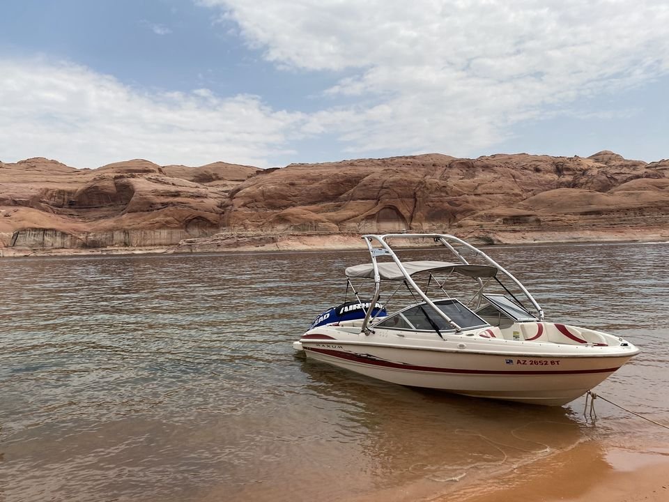 B&amp;T Marine

Lake Powell Boat &amp; Jet Ski Rentals

P: 928-645-2599
bandtmarine.com/about-us.html