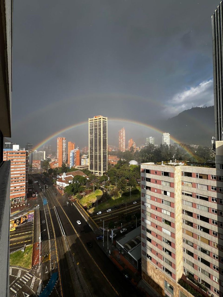 NataliaDeLaV's tweet photo. Bogotá que linda te ves https://t.co/dwSaEV6LTq