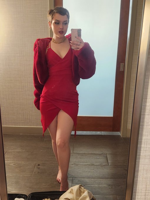 I'm not AVN sick, but my voice STILL hasn't come back 😅  it's ok, my raspy voice sounds lovely to me<a href="/tag/mvsales"class="tags"><span>#mvsales</span></a>