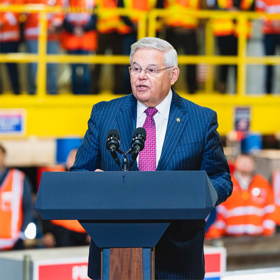 One year ago, I stood alongside @POTUS and my colleagues to announce historic funding for the Gateway Tunnel Project. Gateway is the most important infrastructure project in America and with the Bipartisan Infrastructure Law's funding, it grows closer to completion every day.