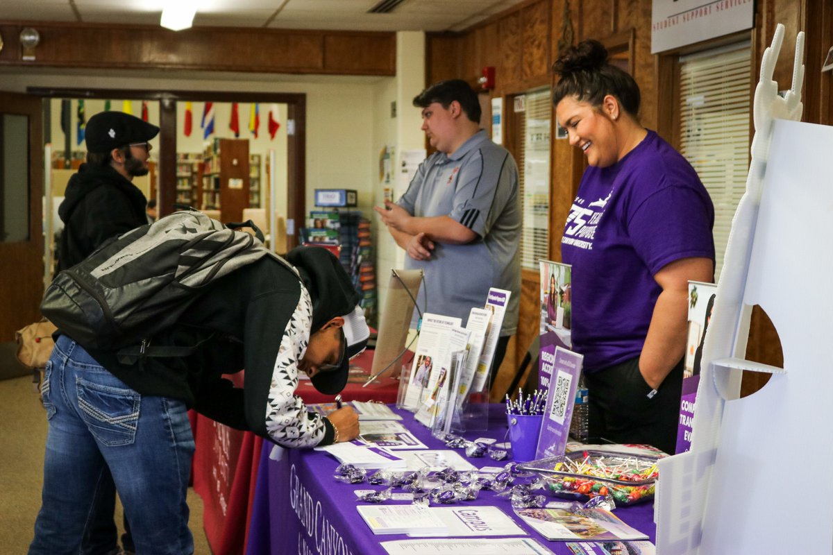 GCCCBroncbuster's tweet photo. Thanks to GCCC TRIO Student Support Services and SGA for organizing another successful #CollegeFair! Students had the opportunity to visit with universities and learn about the many transfer options available to them after completing their degree at GCCC. #Transferability🎓 https://t.co/E6VRXFwFb8