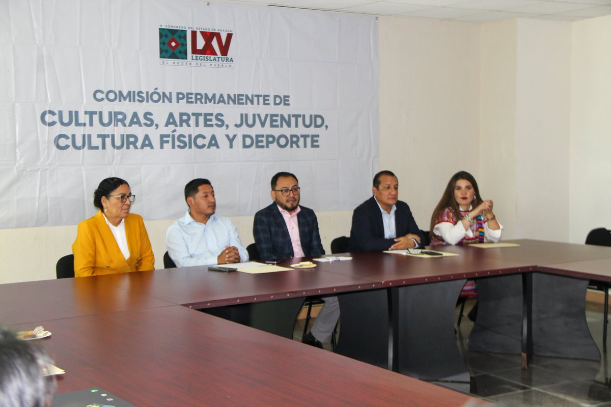 Hoy presentamos el Informe de la Comisión Permanente de Culturas, Artes, Juventud, Cultura Física y Deporte reafirmando nuestro compromiso a favor a favor de las y los Oaxaqueños.

#Cultura #Artes #Juventudes
