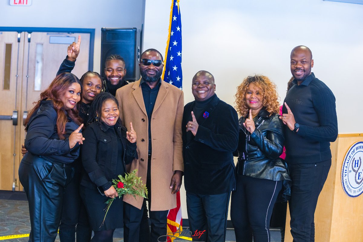 onechoirglobal's tweet photo. @onechoirglobal @HoffmanTweets during MLK Day event. https://t.co/oTWsyujTqE