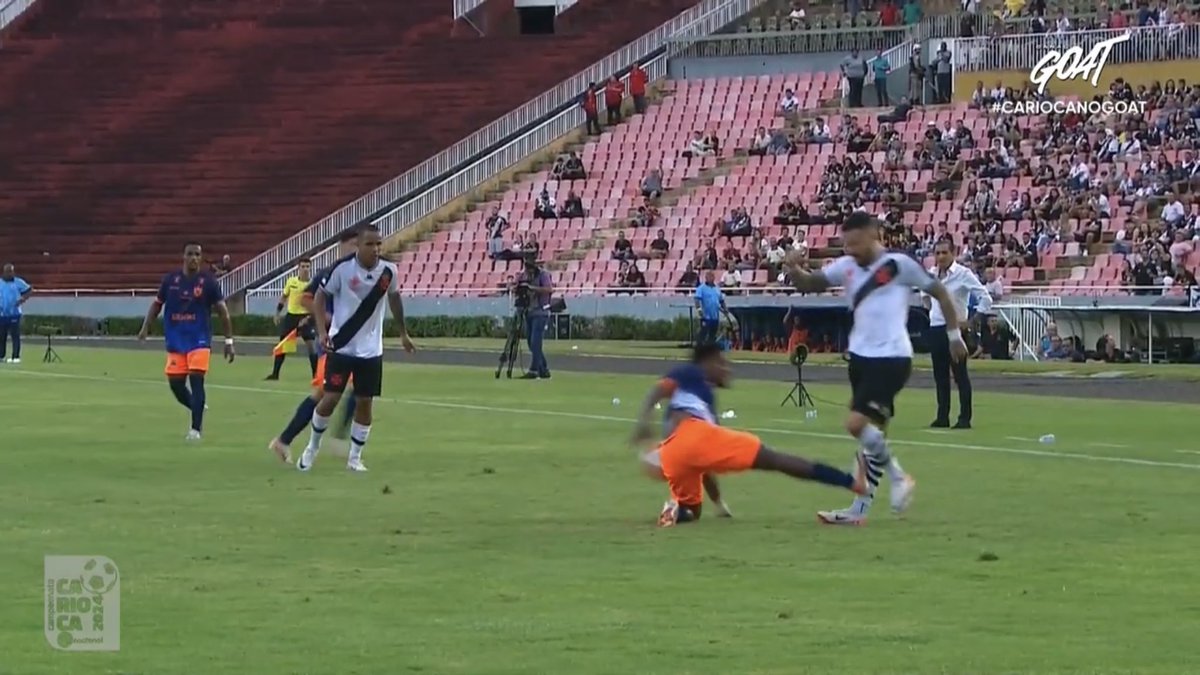 É apenas a 5º rodada do campeonato.

São 4 lances claros para expulsões, mas apenas o Jair que nem atinge o adversário foi expulso com 5 minutos no último jogo.

O juiz contra o Bangu foi afastado, botaram VAR depois das reclamações e nada muda.

O Vasco segue sendo prejudicado..