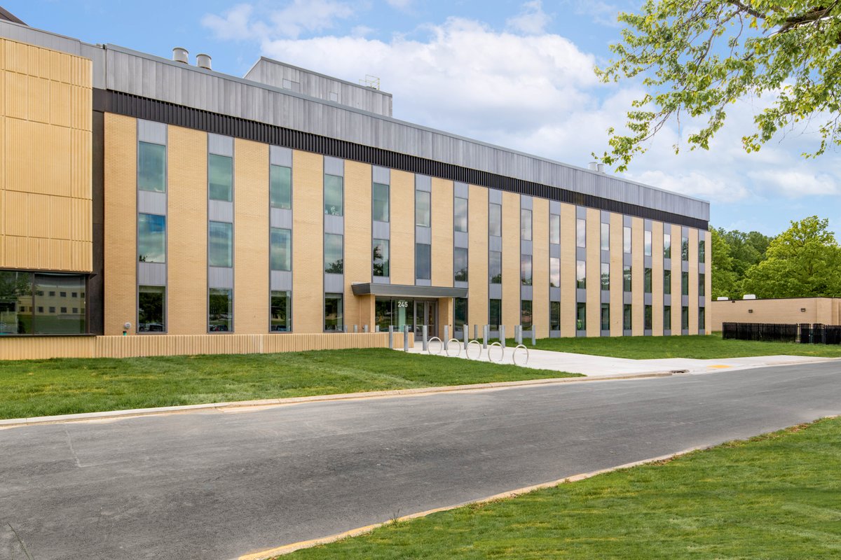 rmfengineering's tweet image. @NIST's Radiation Physics Bldg. underwent a major transformation, expanding its research capabilities and upgrading infrastructure systems. Discover how this project revolutionizes their critical work: bit.ly/3SBgSi5.  
📸: Melody Robbins Photography

#rmfengineering