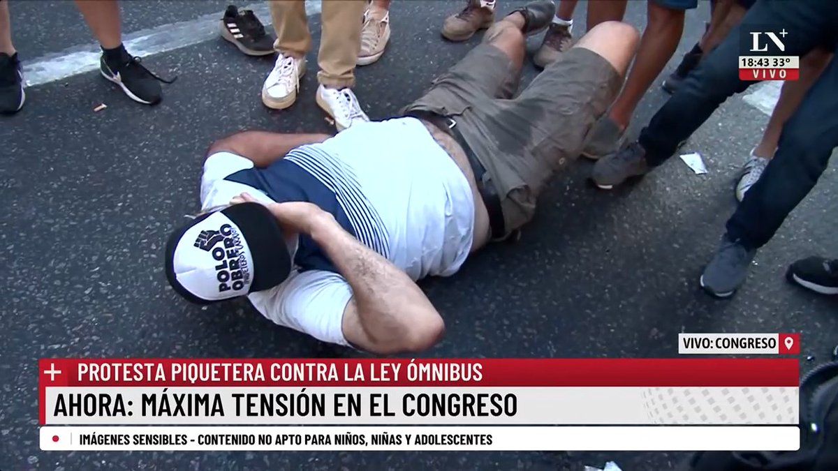 agarra_pala's tweet photo. BELLIBONI DOMADO POR LA GENDARMERÍA https://t.co/zJTMkWOlSL