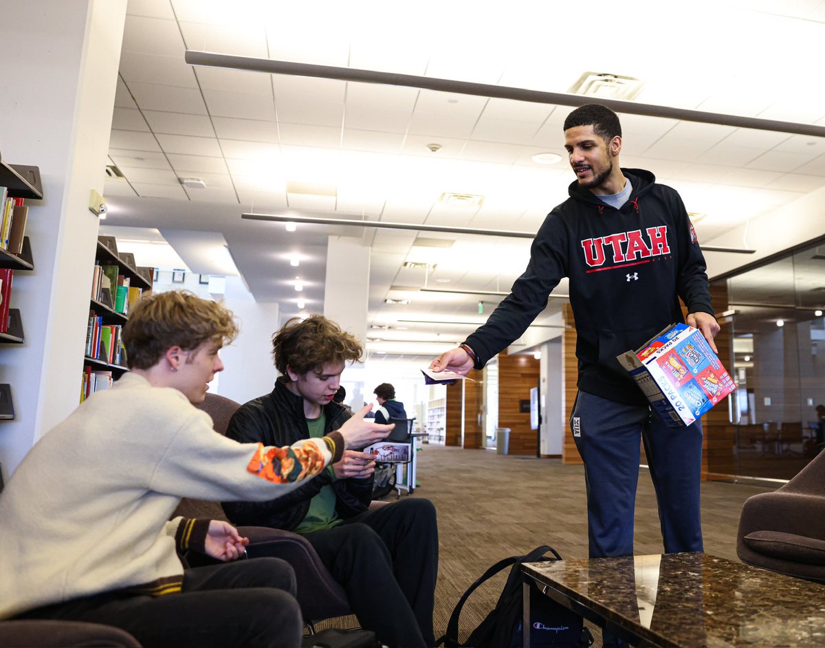 We got to swing by the @MarriottLibrary this week to check in with the best students on earth‼️ Oh and maybe hand out some snacks with little game reminders 👀 Utah vs Colorado, this Saturday at 3pm! See you there for alumni night! #GoUtes