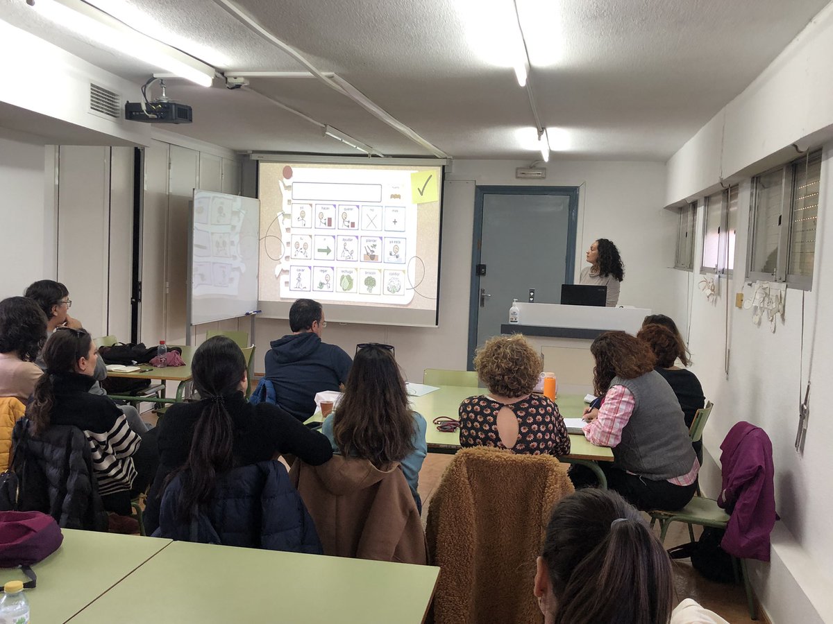 BartraCasas's tweet photo. @BartraCasas ,hoy contamos con Azahara Hurgal, maestra @CeipOliva para explicarnos como el huerto escolar es una herramienta para trabajar diferentes saberes y atender a la diversidad del alumnado.Un claustro comprometido y en continua formación.@cepcordoba https://t.co/fGhid7WYMt