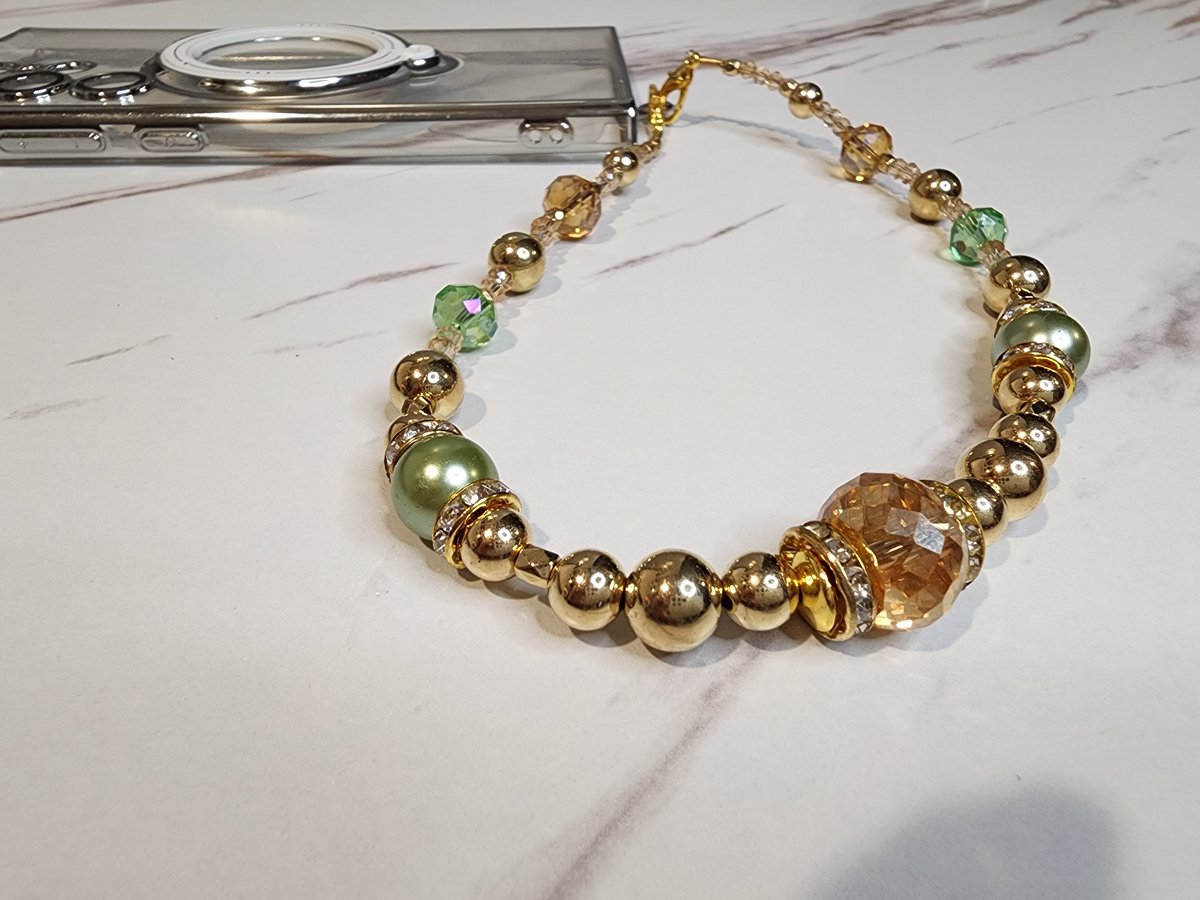 1 left!! #spicyindigos #phonewristlets 

spicyindigos.com/phone-wristlet…