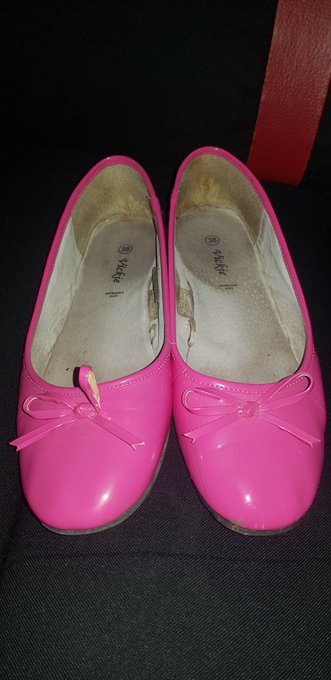 Next pair to sell 😉 do u like them ? #flats #footfetish https://t.co/JT8G0N6H4E<a href="/tag/flats"class="tags">#flats</a><a href="/tag/footfetish"class="tags">#footfetish</a>