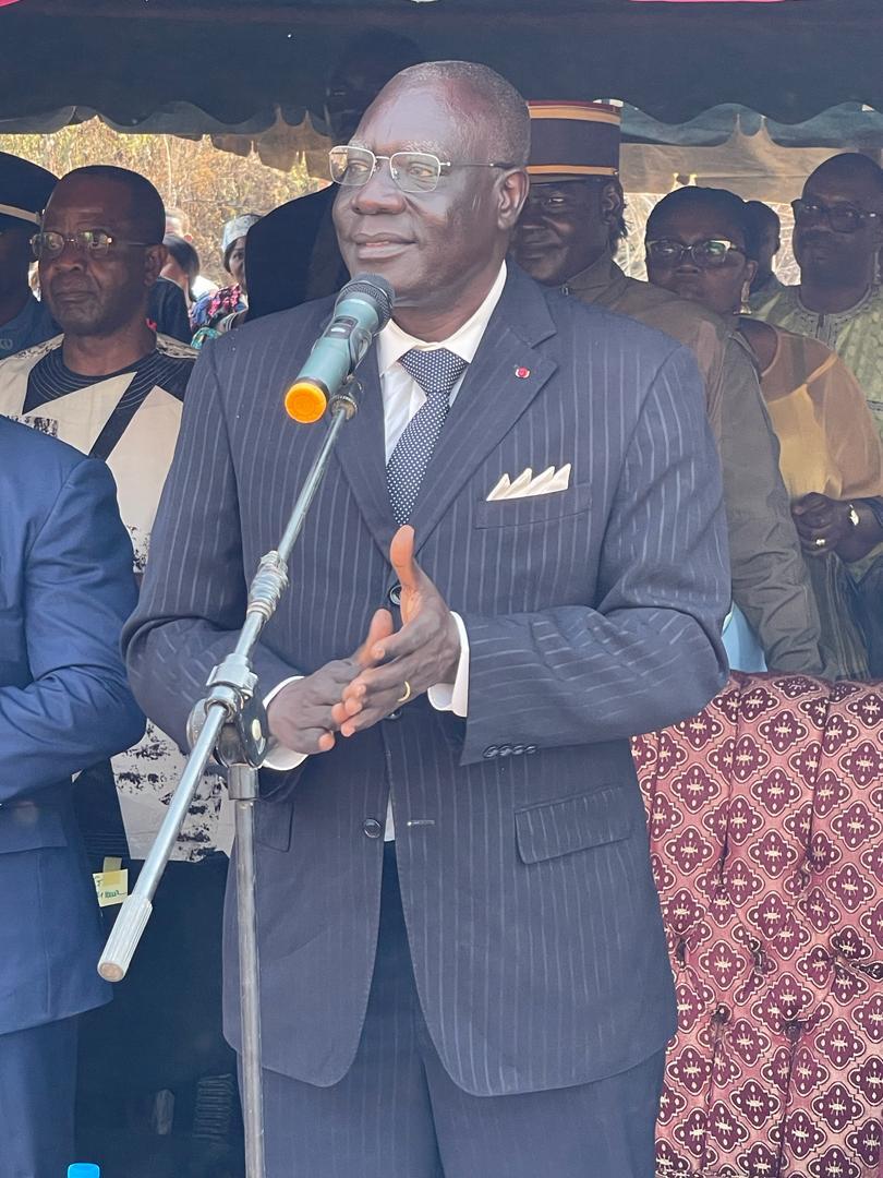 MFoutsou's tweet photo. In the Upper Sanaga region, acting on behalf of the Head of State @PR_Paul_BIYA, I have just inaugurated the Multipurpose Youth Empowerment Centre of #Mengue-#Kom, to facilitate the socio-professional and economic integration of youths of this locality. https://t.co/yhahC8l5gd