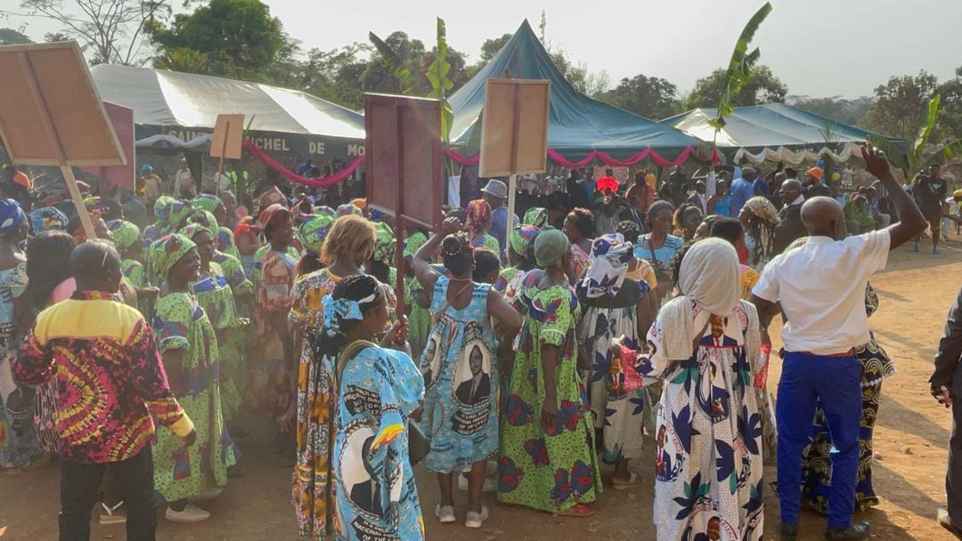 MFoutsou's tweet photo. In the Upper Sanaga region, acting on behalf of the Head of State @PR_Paul_BIYA, I have just inaugurated the Multipurpose Youth Empowerment Centre of #Mengue-#Kom, to facilitate the socio-professional and economic integration of youths of this locality. https://t.co/yhahC8l5gd