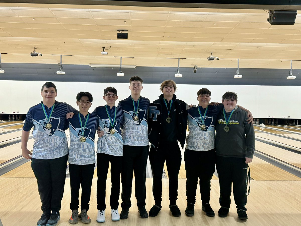 FTHS_GirlsBoysBowling tweet media