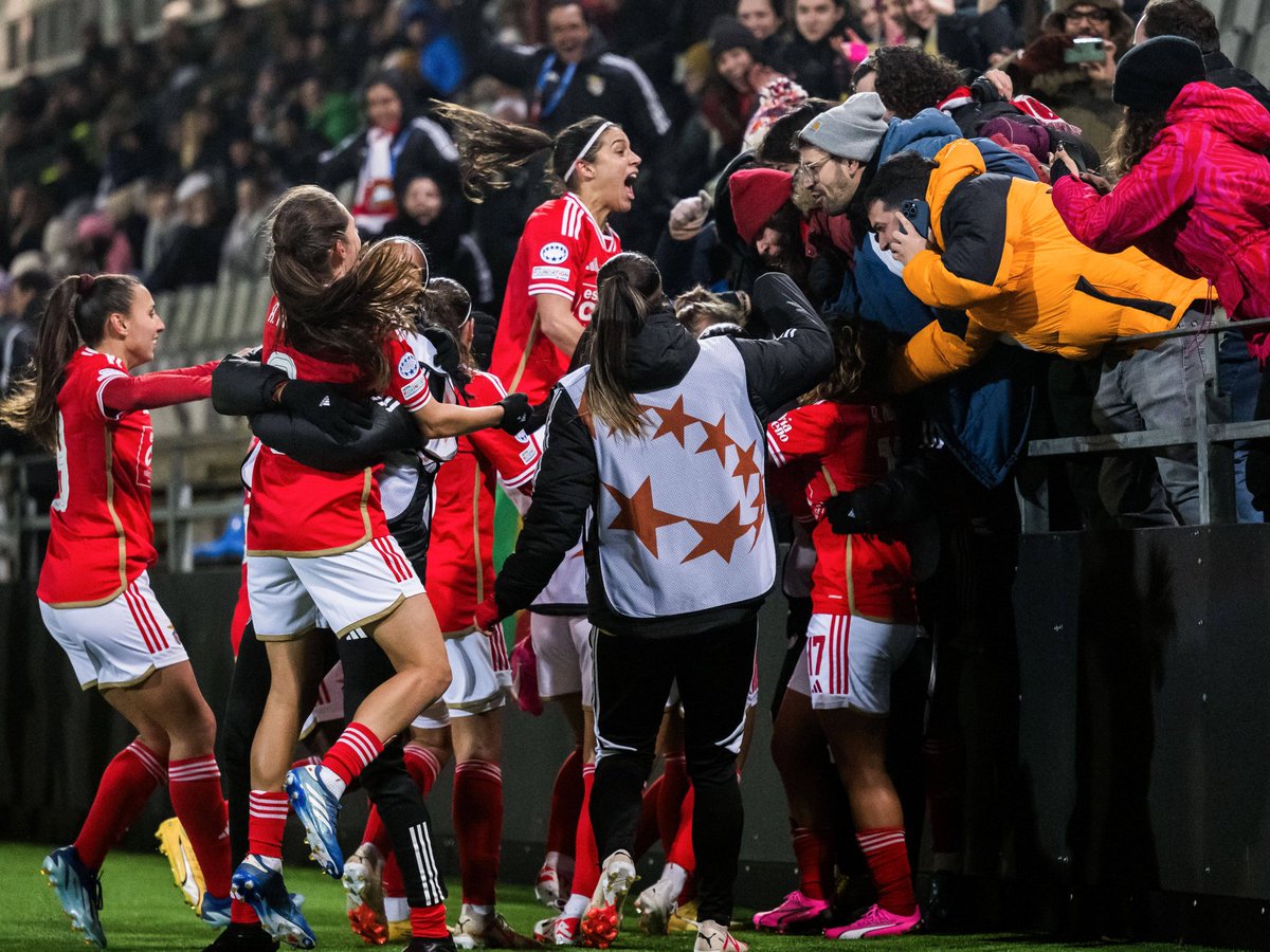 HISTÓRIA!!! 
O Benfica acaba de empatar com o Barcelona 4-4 ( A MELHOR EQUIPA DO MUNDO FEMININA )

Duas notas 👇

O Barcelona só tinha vitórias desde o inicio da época. 

NÃO SOFRIA 4 GOLOS DESDE JUNHO DE 2021. 

Sofremos golo no último minuto que impediu a vitória...