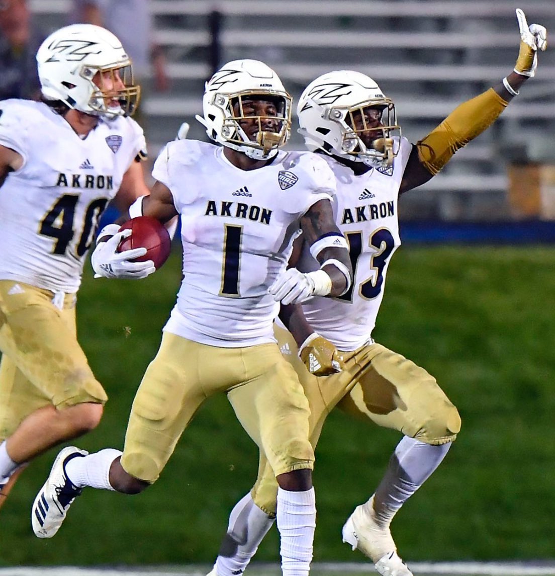 Blessed to receive my 8th Division 1 offer from The university of Akron 🤍!! @Coach_J_Rod @gahannafootball @Coach_MHolliday #Hunt