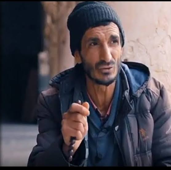 Zeytinburnulu's tweet photo. Bir tarafta tarikatlar ile insanları kandıran, dinlerini servet kazanmak için kullanan, lüks şatafat içinde yaşayan;
Cübbeli Ahmet
Hüseyin Çevik
Kerem Önder gibi şarlatanlar...

Diğer tarafta kıt kanaat geçinip insanlara Allah'ın dinini anlatmaya çalışan #RamazanHoca https://t.co/F5QYXzrFoJ