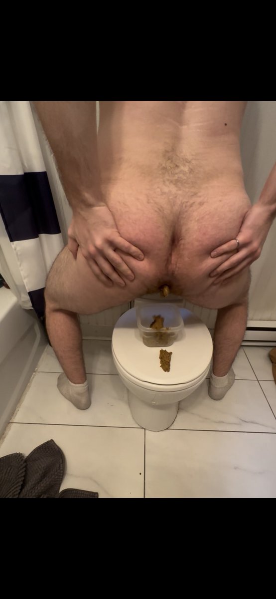 COMP_log's tweet photo. Making sure not to waste these LOGS when I’m away from the real toilets. https://t.co/6PqgtuXwYN