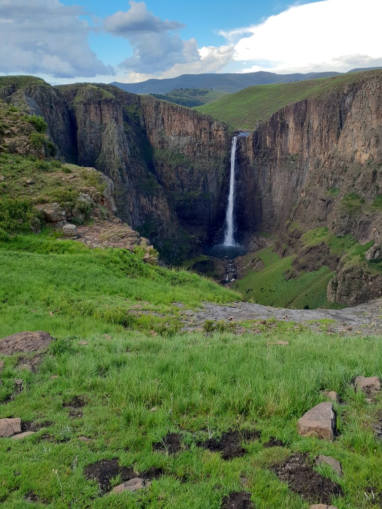 simonagume's tweet photo. You must visit #Lesotho #SemonkongFalls https://t.co/553zyk8jA8