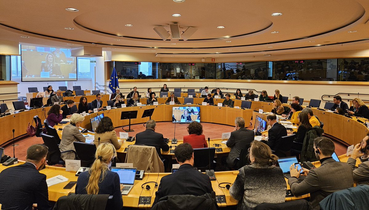 fabienne_keller's tweet photo. Le Pacte #AsileMigration est l'une des plus grandes réformes de notre mandature parlementaire 🇪🇺.
Ce Pacte ne résoudra pas tout, mais va améliorer considérablement la gestion de la migration, de nos frontières extérieures et des demandes d'asile dans l'UE.
Autour de la Présidente @RobertaMetsola, l'équipe de négociation du Parlement réunie avec la Commissaire @YlvaJohansson et la Présidence du Conseil @EU2024BE pour saluer l'accord politique obtenu le 20 décembre dernier.
Prochaines étapes : le vote en commission parlementaire, puis en plénière du Parlement européen.