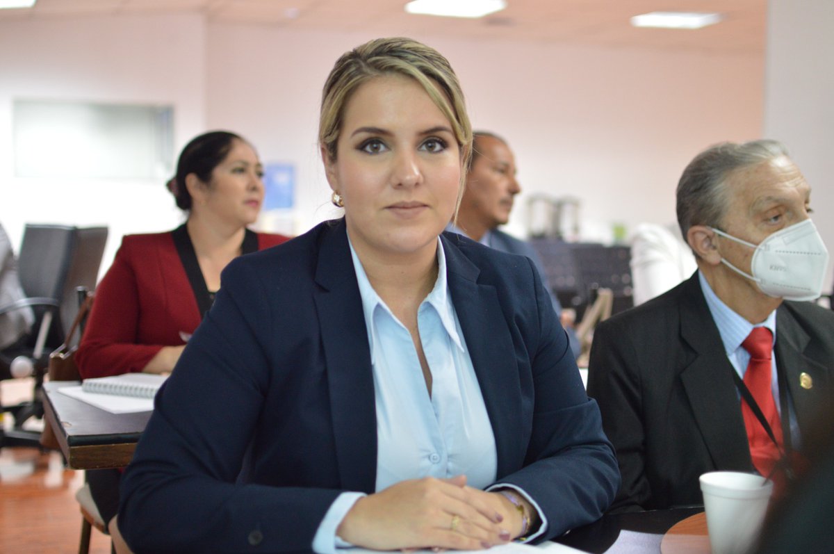 CJLosRios's tweet photo. La Directora Prov. del Consejo de la Judicatura de #LosRíos Erika Alvarado, mantiene reunión de trabajo con autoridades nacionales y directores provinciales del @CJudicaturaEc. El objetivo principal es combatir la corrupción y recuperar la institucionalidad de la #FunciónJudicial https://t.co/l4GqKYWumX